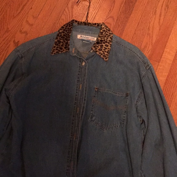 Woman’s jean shirt - Picture 2 of 2